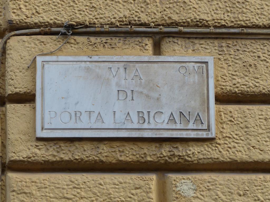 Between Termini & Colosseo Rome Luaran gambar