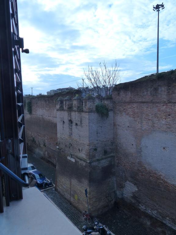 Between Termini & Colosseo Rome Luaran gambar