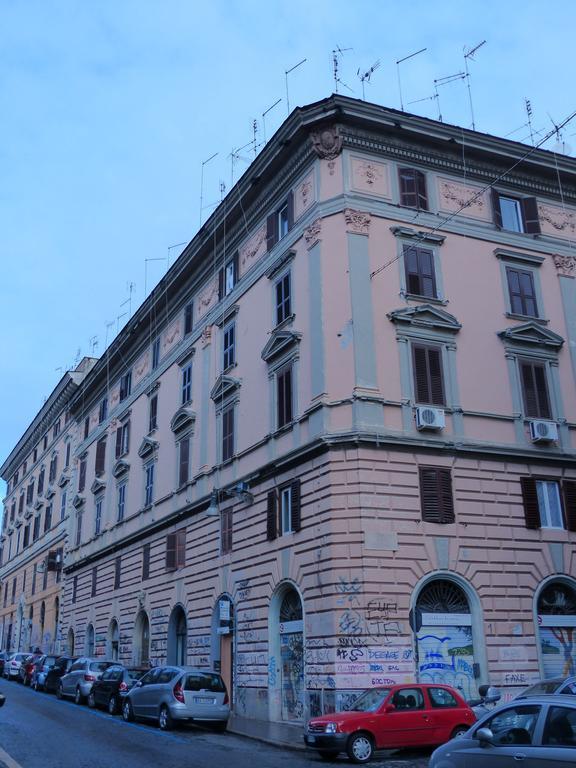 Between Termini & Colosseo Rome Luaran gambar