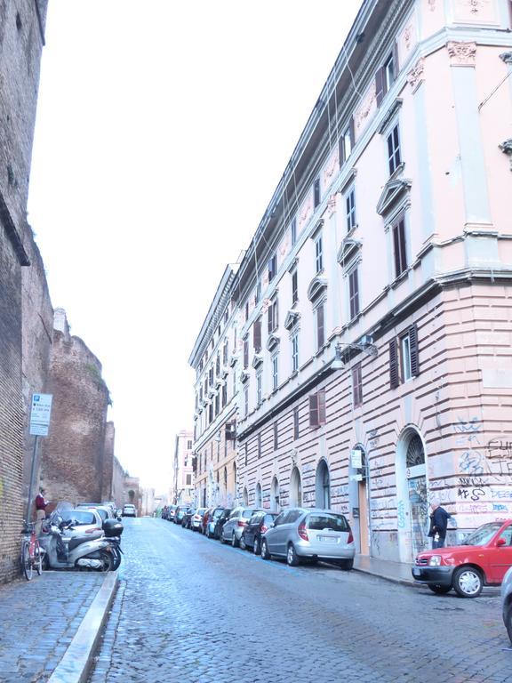 Between Termini & Colosseo Rome Luaran gambar